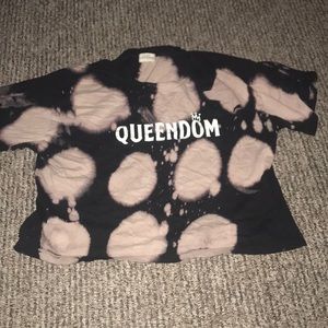 Black crop top shirt